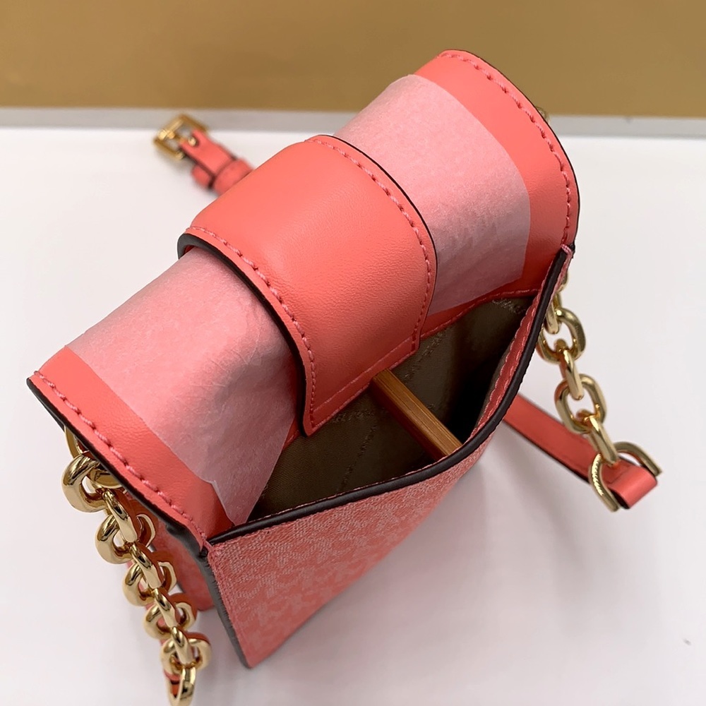 Michael Kors Carmen Small NS Logo
Smartphone Crossbody GRAPEFRUIT SIGNATURE - Picture 4 of 16